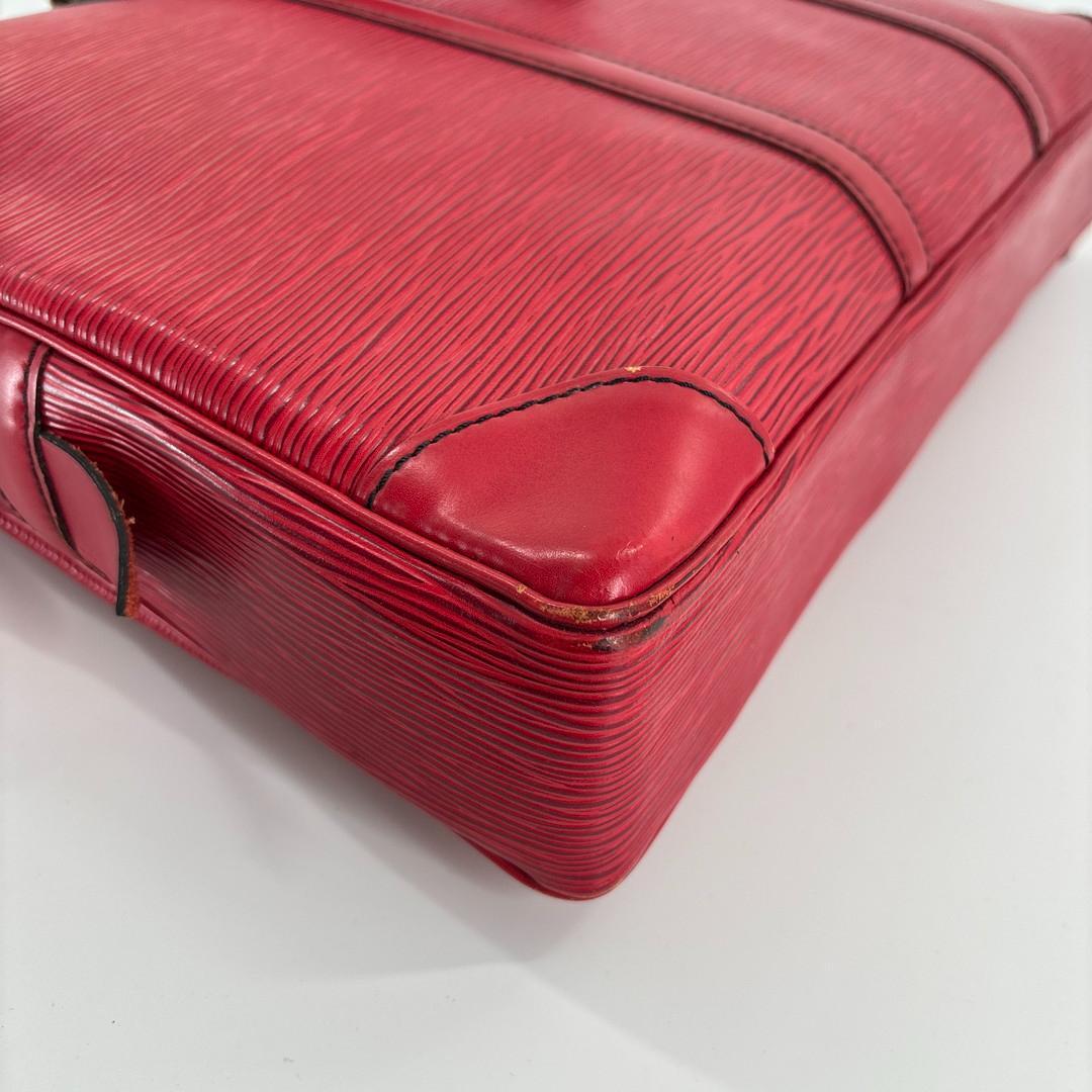 ルイヴィトン エピ ポルトドキュマン ヴォワヤージュ ビジネスバッグ メンズ