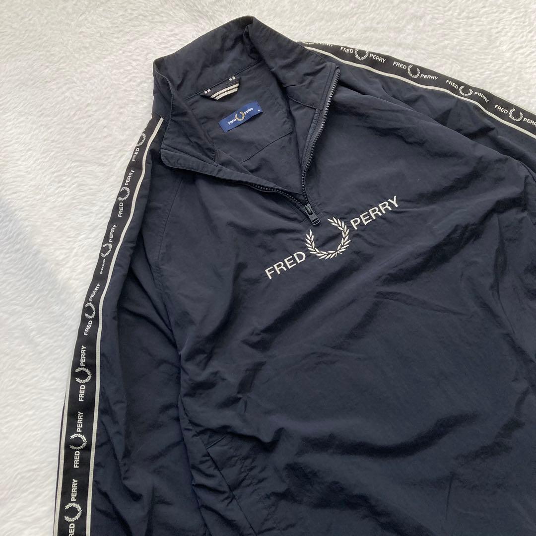 ✨美品 フレッドペリー　ハーフジッププルオーバー　センターロゴ刺繍　ブラック　黒