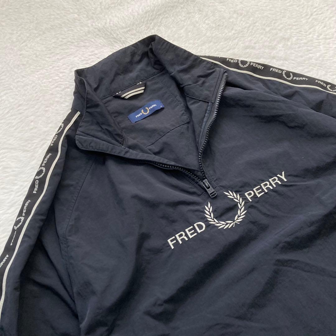 ✨美品 フレッドペリー　ハーフジッププルオーバー　センターロゴ刺繍　ブラック　黒