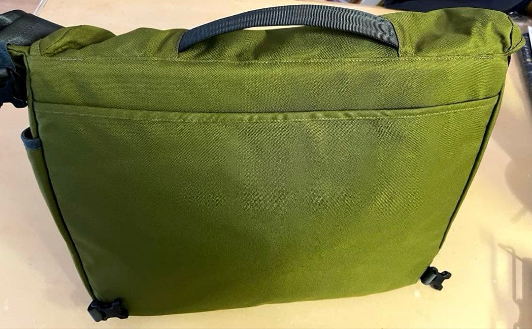 patagonia 超美品パタゴニアハーフ・マス メッセンジャーバッグ15L希少