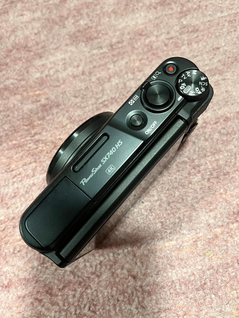 キヤノンPowerShot SX740 HS ブラックと予備のバッテリーとケース