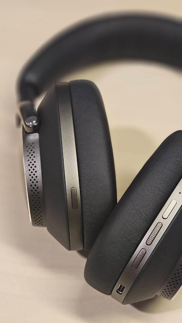 Bowers & Wilkins Px8 ワイヤレスヘッドホン