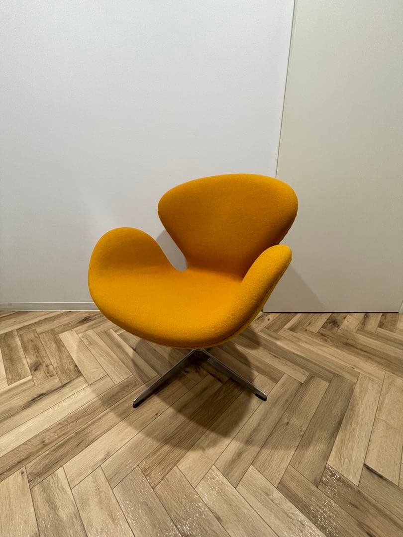 [OKAPI]スワンチェア