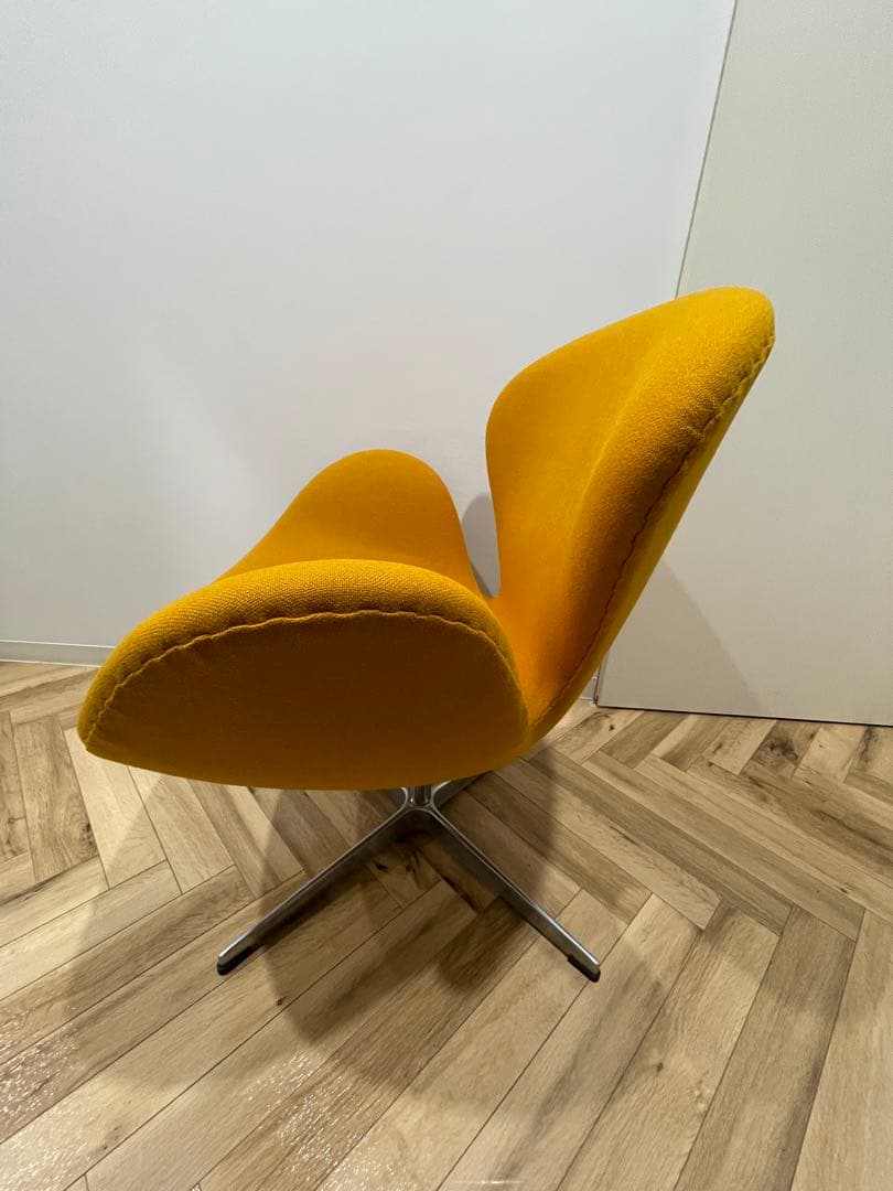 [OKAPI]スワンチェア