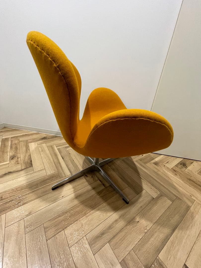 [OKAPI]スワンチェア