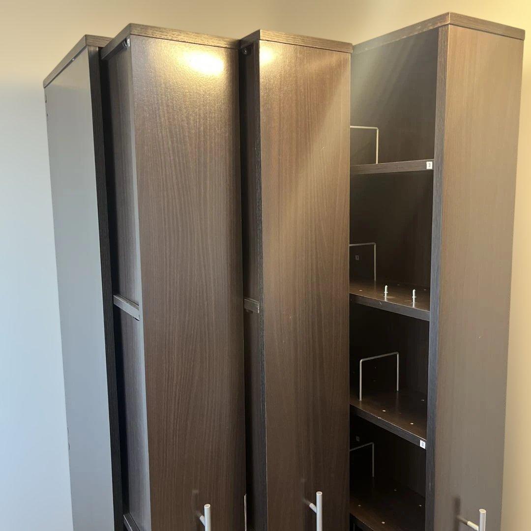 ダークブラウン 扉付き本棚 8棚 キャスター付き