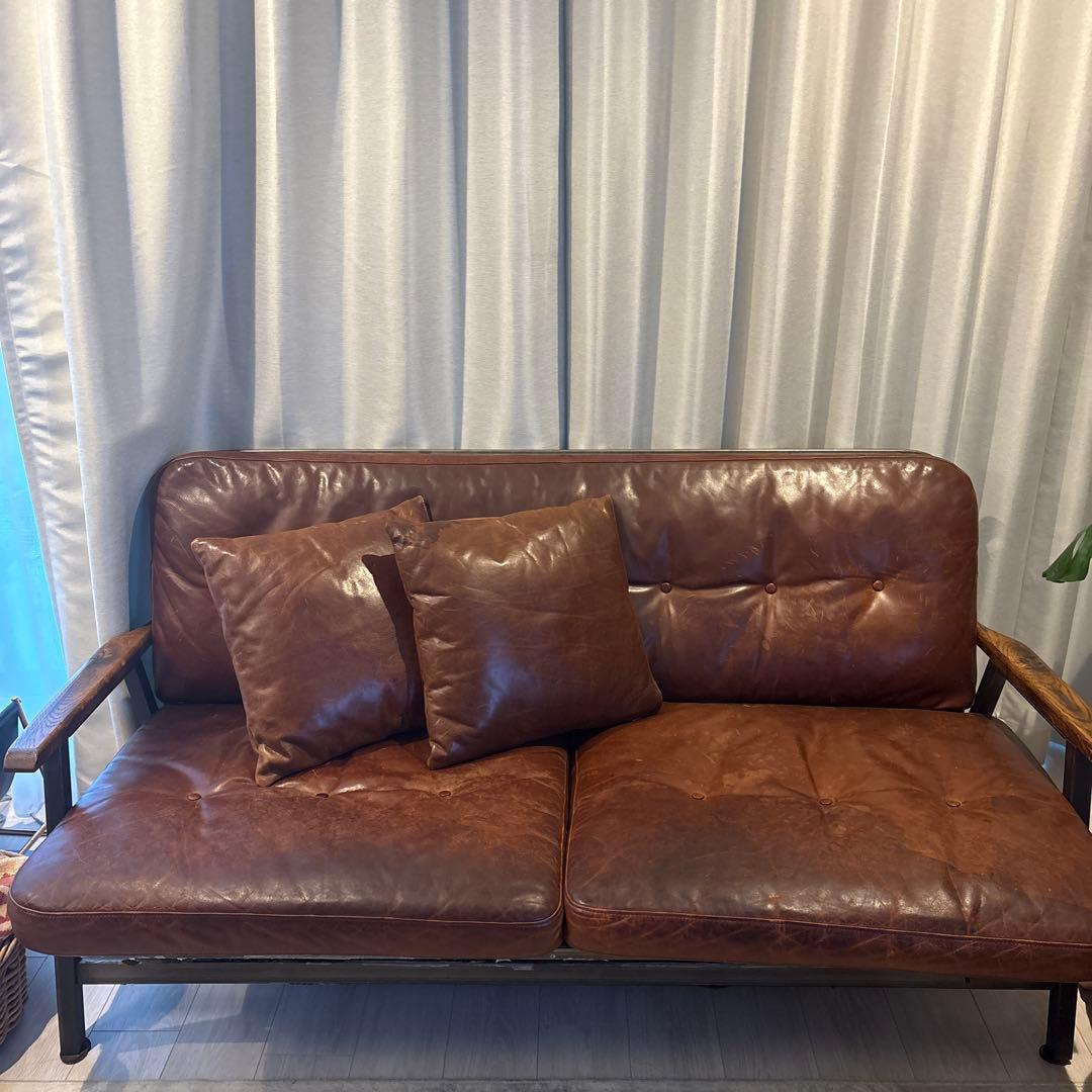 ダークブラウン レザー 2人掛けソファ　クッション付き　ヴィンテージ風