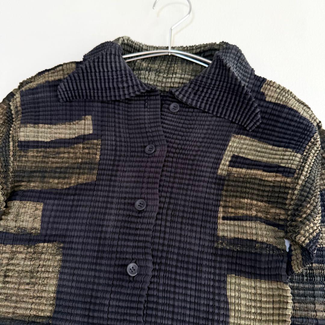 【イッセイミヤケ（T.）】プリーツ長袖シャツ（M）ブラック×カーキ　ブラウス