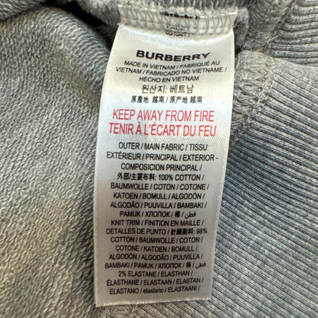 バーバリー　BURBERRY グレー フーディー　ハーフジップ　美品　大人気