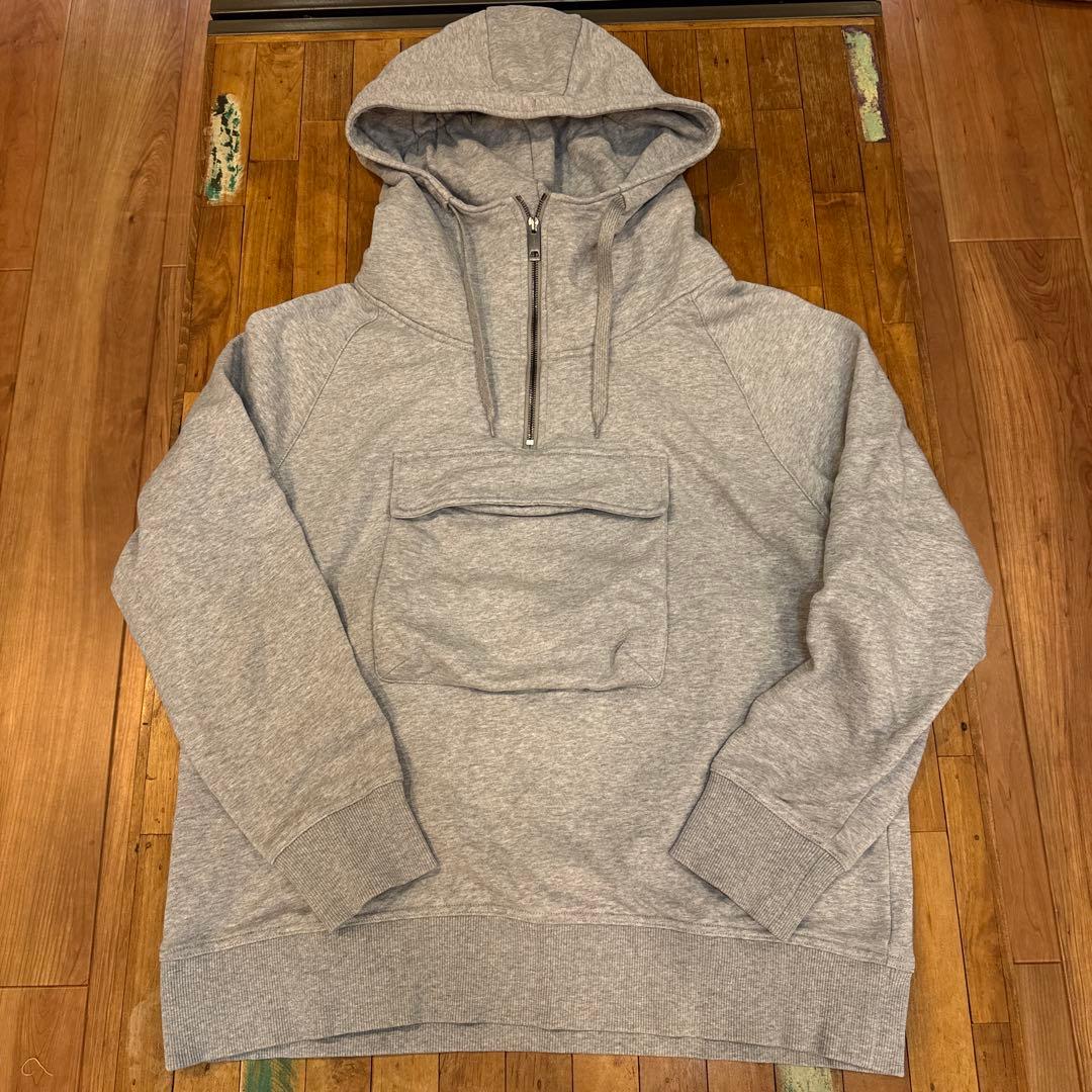 バーバリー　BURBERRY グレー フーディー　ハーフジップ　美品　大人気