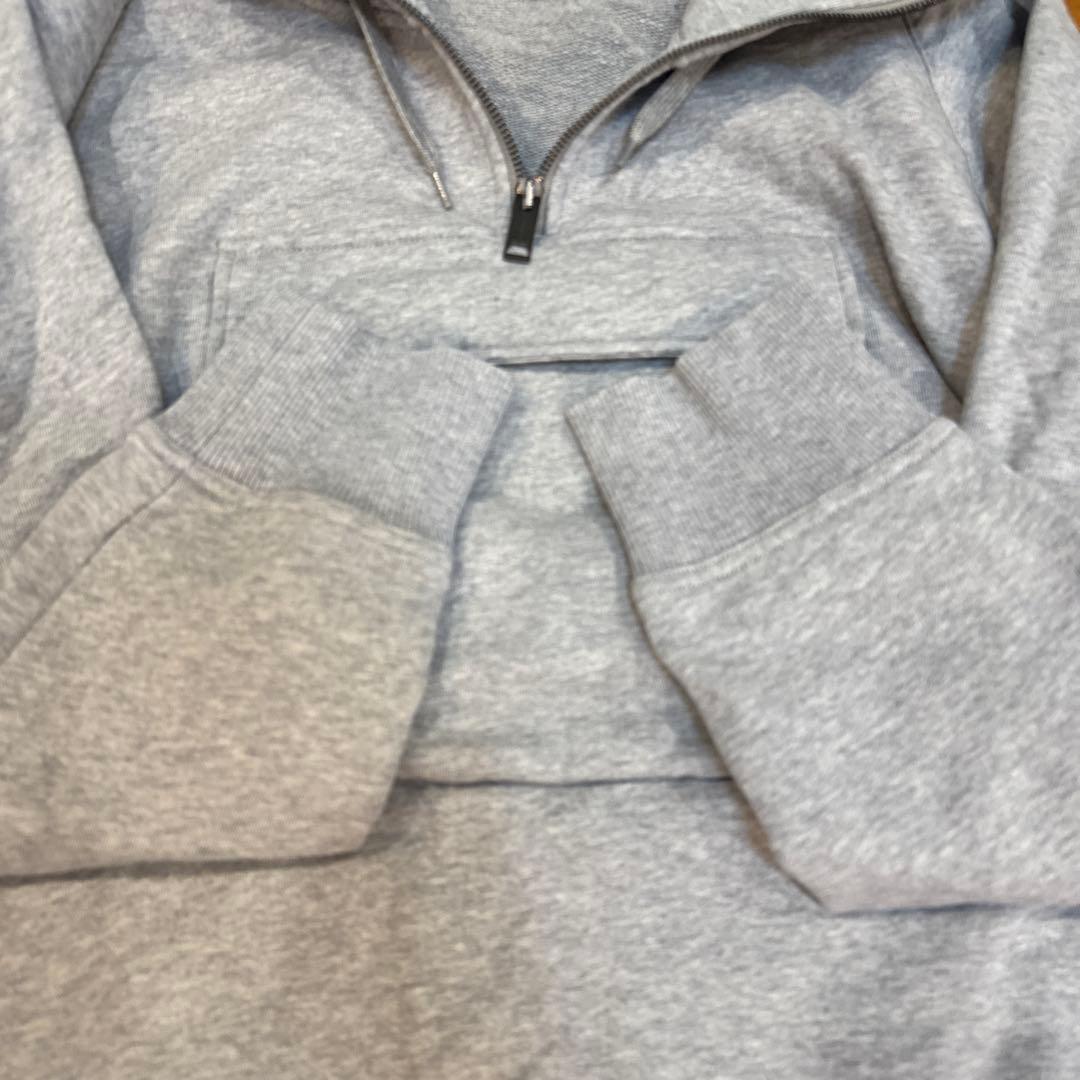 バーバリー　BURBERRY グレー フーディー　ハーフジップ　美品　大人気