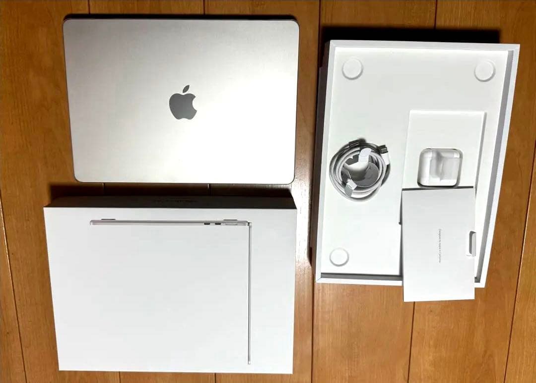 Apple M3 13インチMacBook Air スターライト 512GB