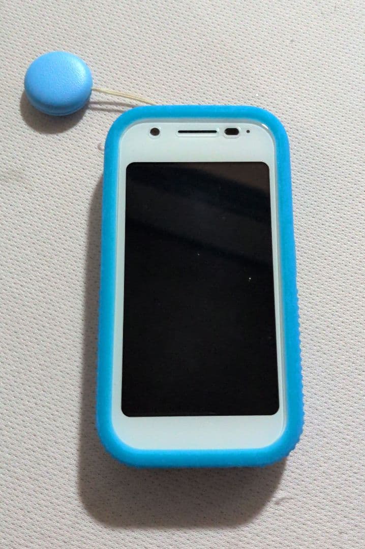 auキッズ携帯　mamorino6　ミント　シリコンカバーつき