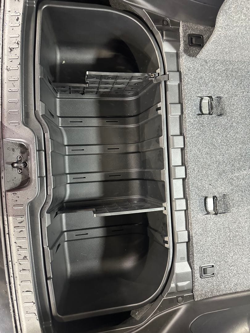 セレナC27ラゲッジアンダートレイ