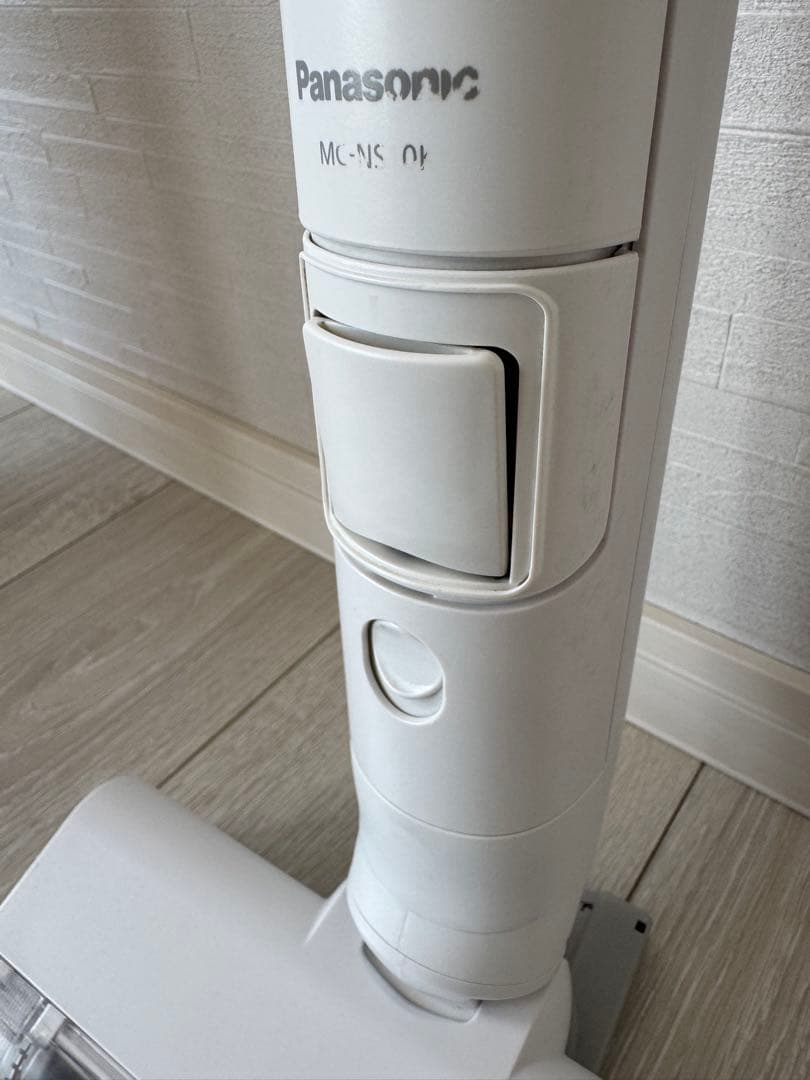 お値下げPanasonic コードレス 掃除機 MC-NS100K 2023年製