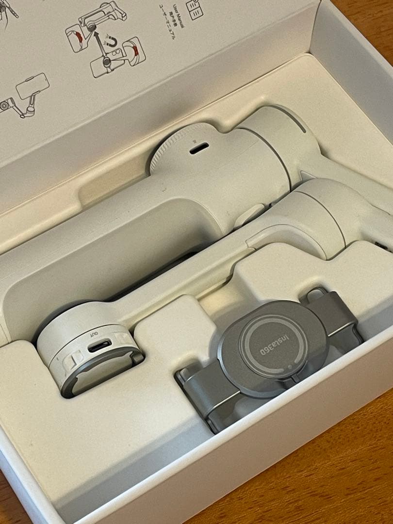 Insta360 Flow 2 Pro vlogキット、バックパック、ライト付き