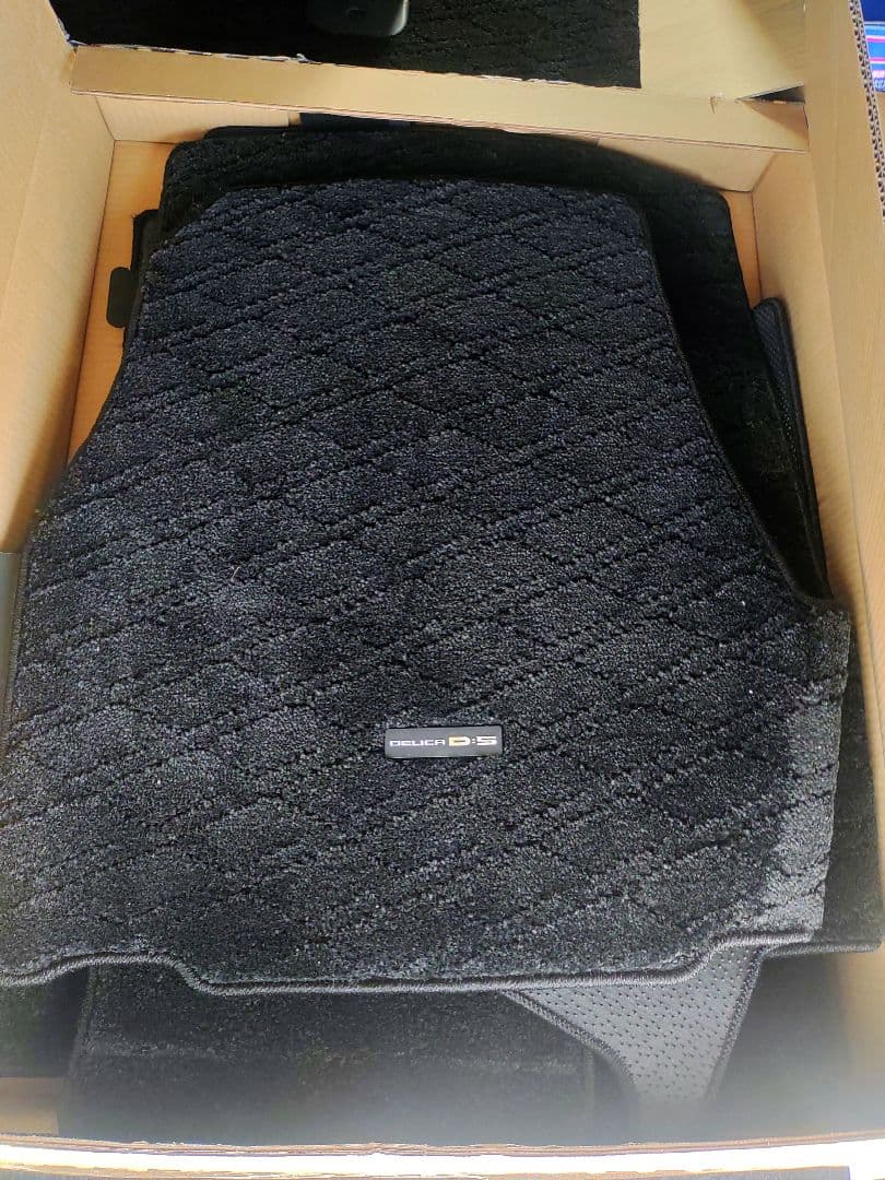 ミツビシデリカD5 純正フロアマット 8人乗り 遮音 吸音 美品