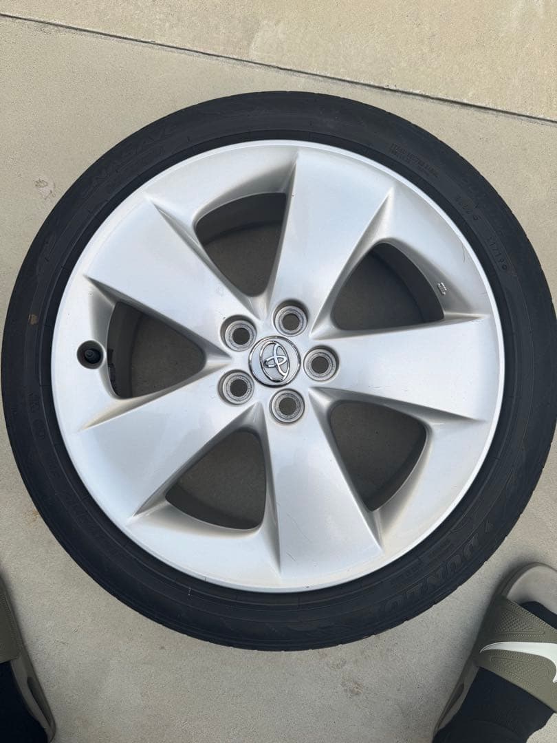 30プリウス トヨタ 17インチ 目立った傷、ガリ傷等ありません