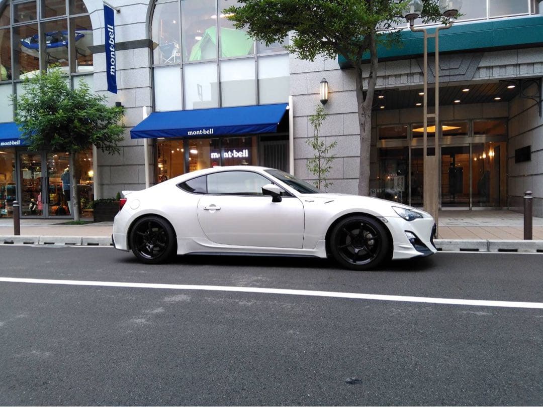 ADVAN Racing 18インチ 8.5J艶ブラックホイール4本セット