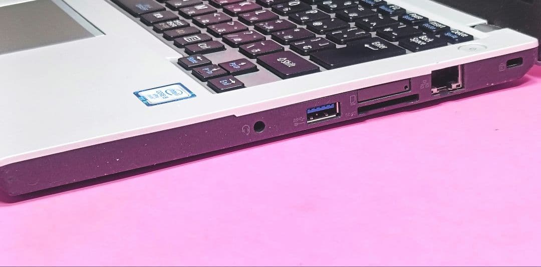 コンパクト軽量‼️オフィス✨i5✨SSD256✨可愛いノートパソコン✨設定済