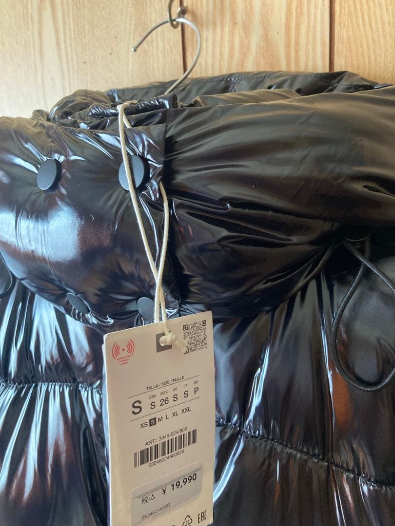 完売品　ZARA ザラ　エナメルダウンジャケット