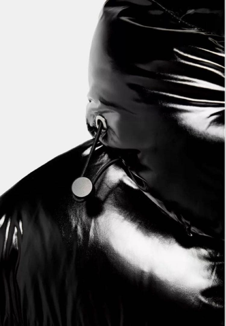 完売品　ZARA ザラ　エナメルダウンジャケット