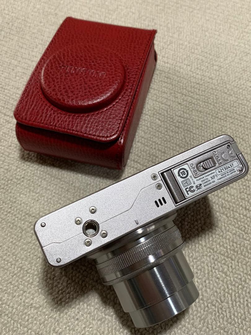 超特価 FUJIFILM XF1レッド純正専用ケース付き早い者勝ち