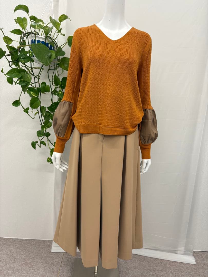 ☆PINORE☆新品未使用☆38size☆お袖デザイン☆Vネック ニット☆