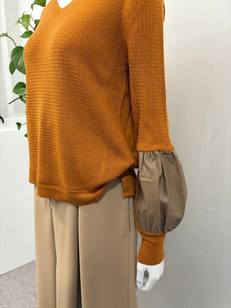 ☆PINORE☆新品未使用☆38size☆お袖デザイン☆Vネック ニット☆