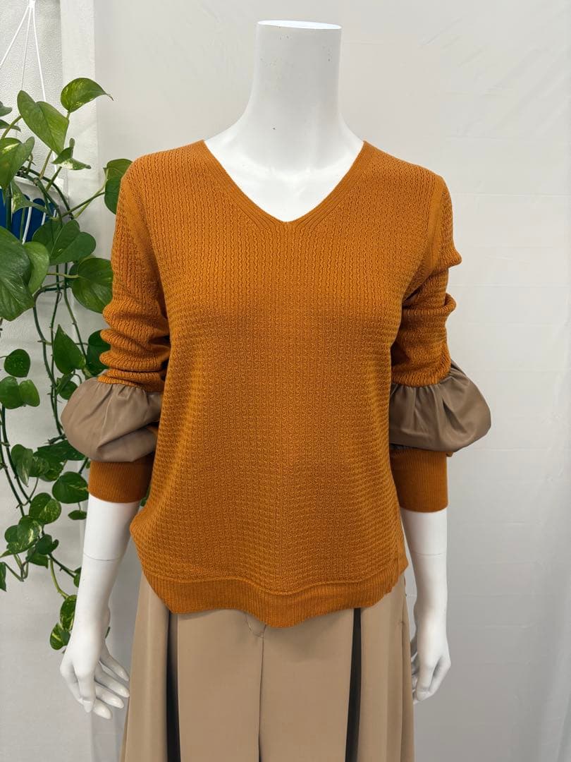 ☆PINORE☆新品未使用☆38size☆お袖デザイン☆Vネック ニット☆