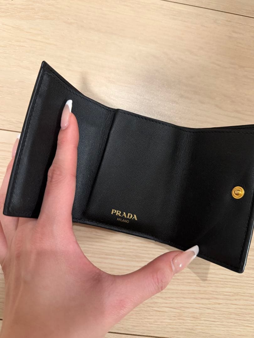 PRADA 財布