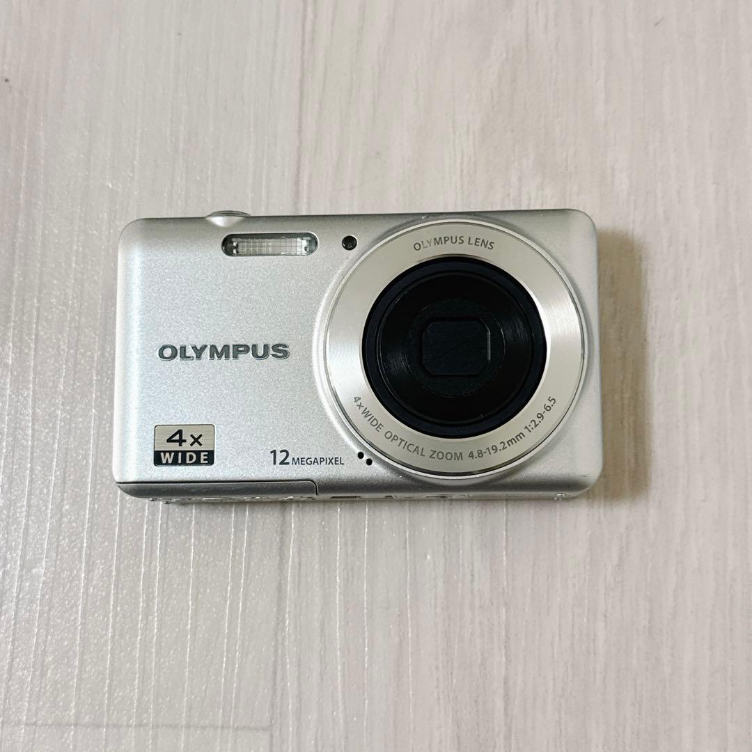 2449【美品】OLYMPUS VG-110 デジタルカメラ シルバー