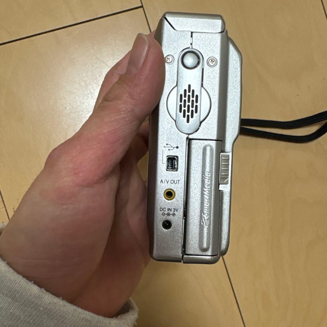 FUJIFILM FinePix 4700 デジタルカメラ