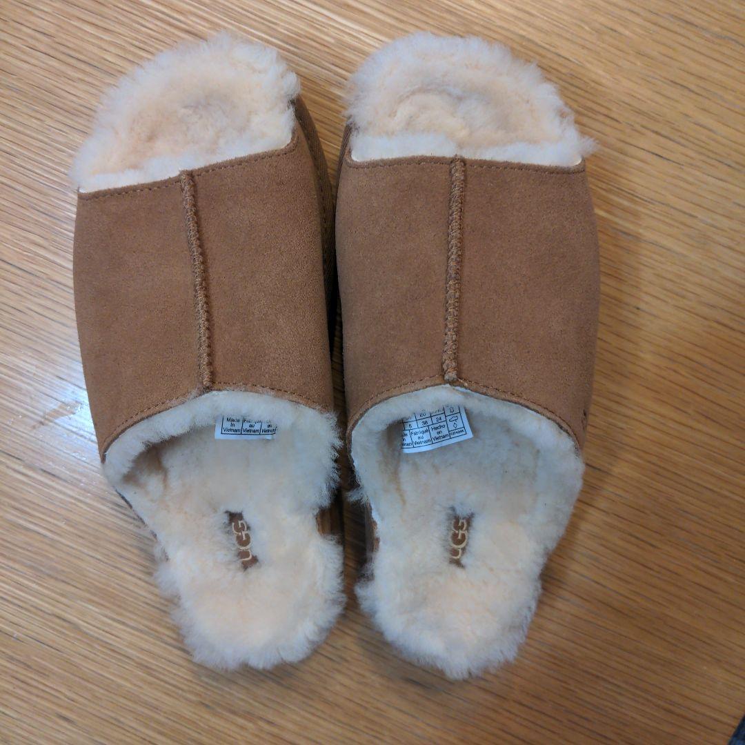 (極美品)UGG アグ ファーサンダル スリッポン もこもこ 24㎝