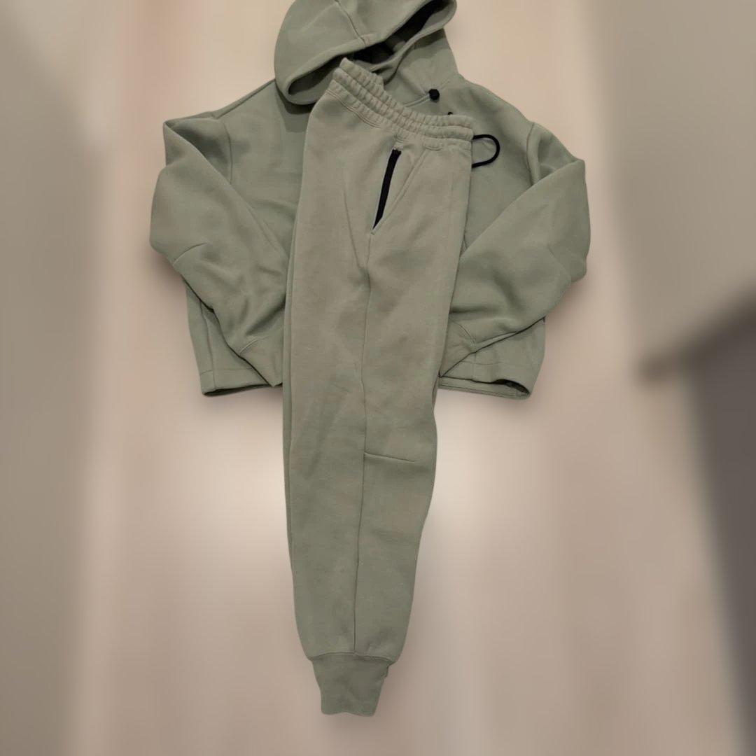 Nike レディース　テックフリース　上下セット オリーブグリーン