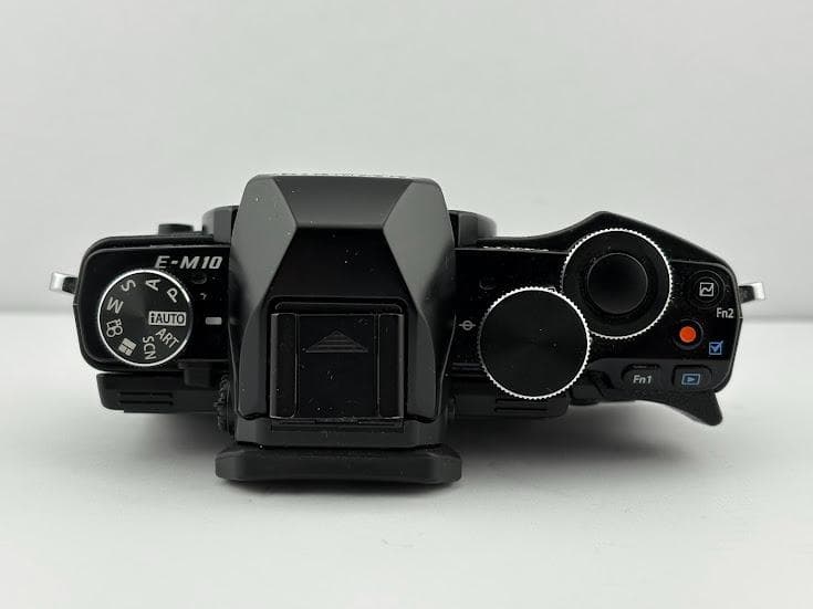 ★極上美品★ オリンパス OLYMPUS OM-D E-M10 レンズキット