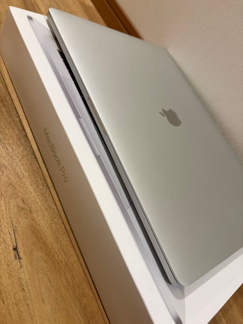 美品　MacBook pro/2019/16インチ/512GBメモリ16GB