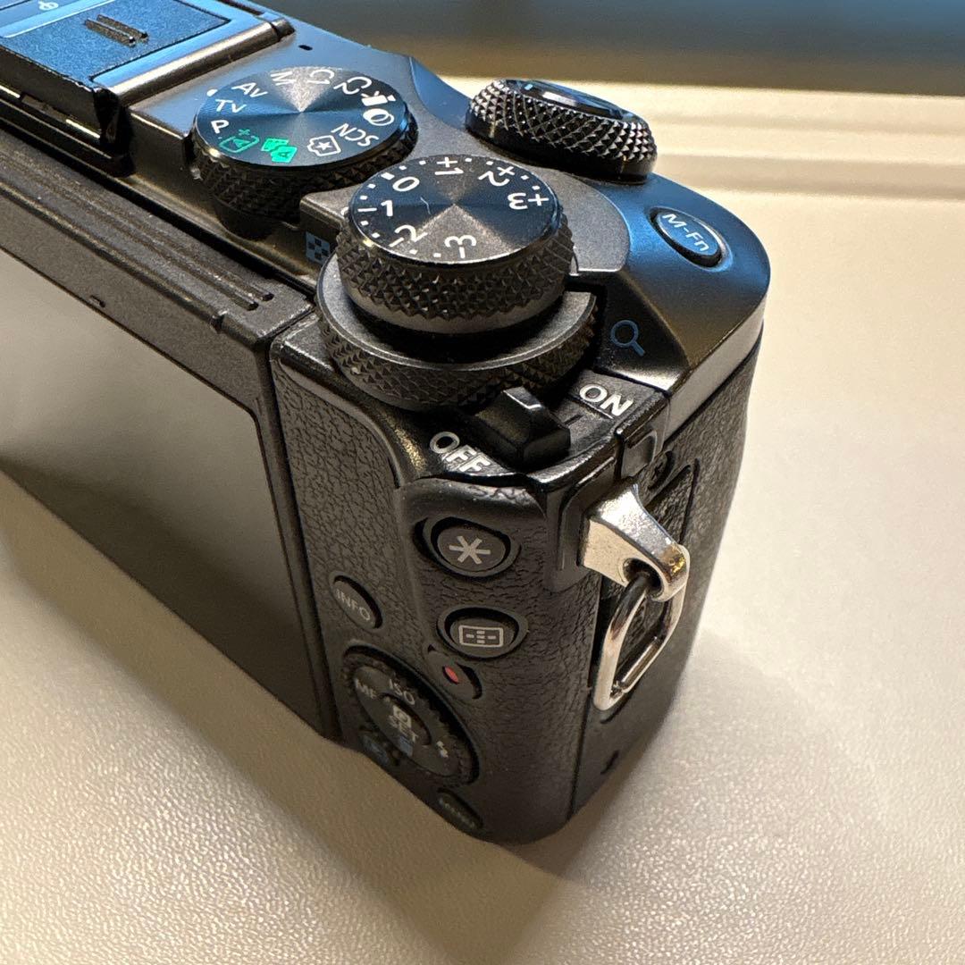 【hiro】Canon EOS M6 ミラーレスカメラ 本体とバッテリー2