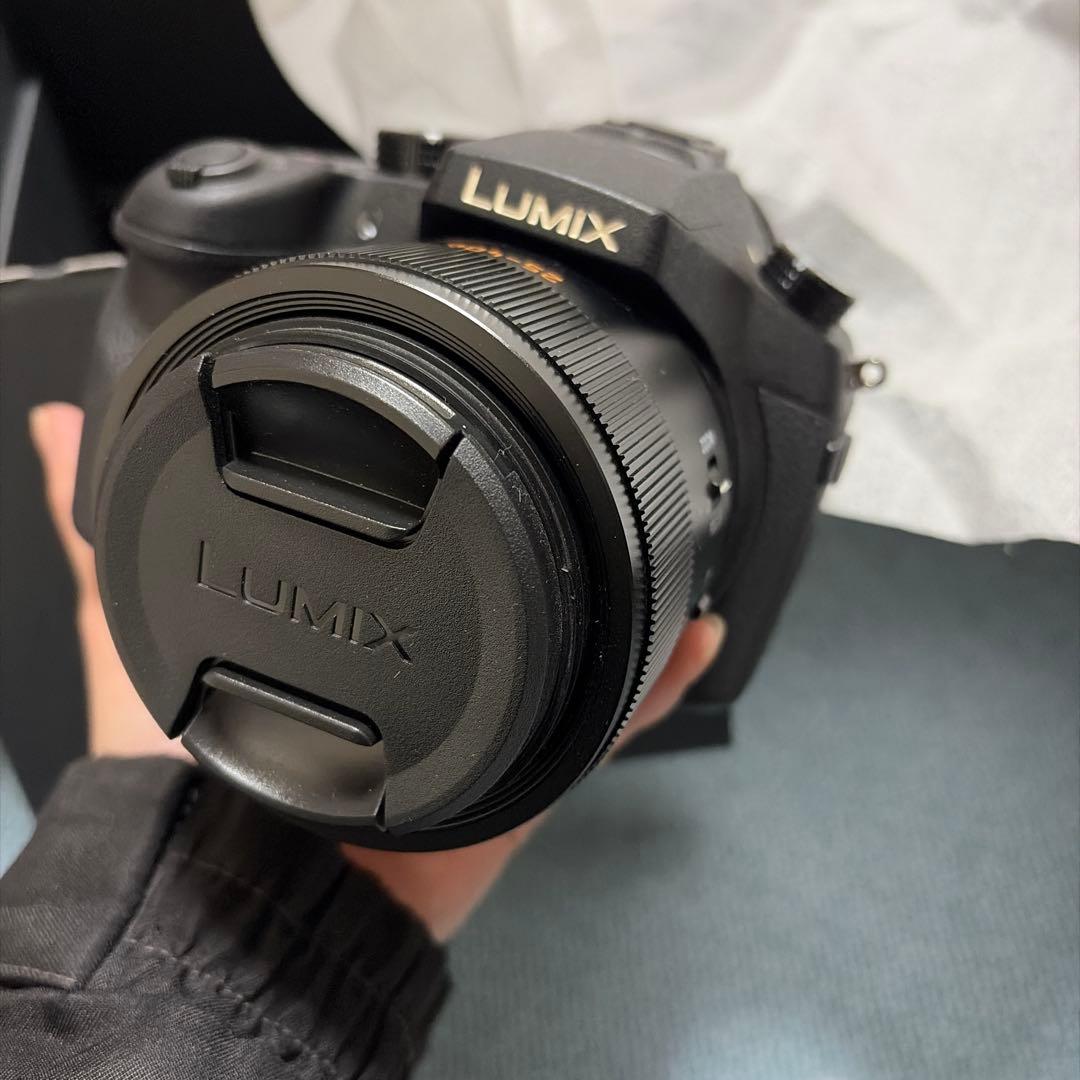 Panasonic LUMIX DMC-FZ1000 4Kカメラ