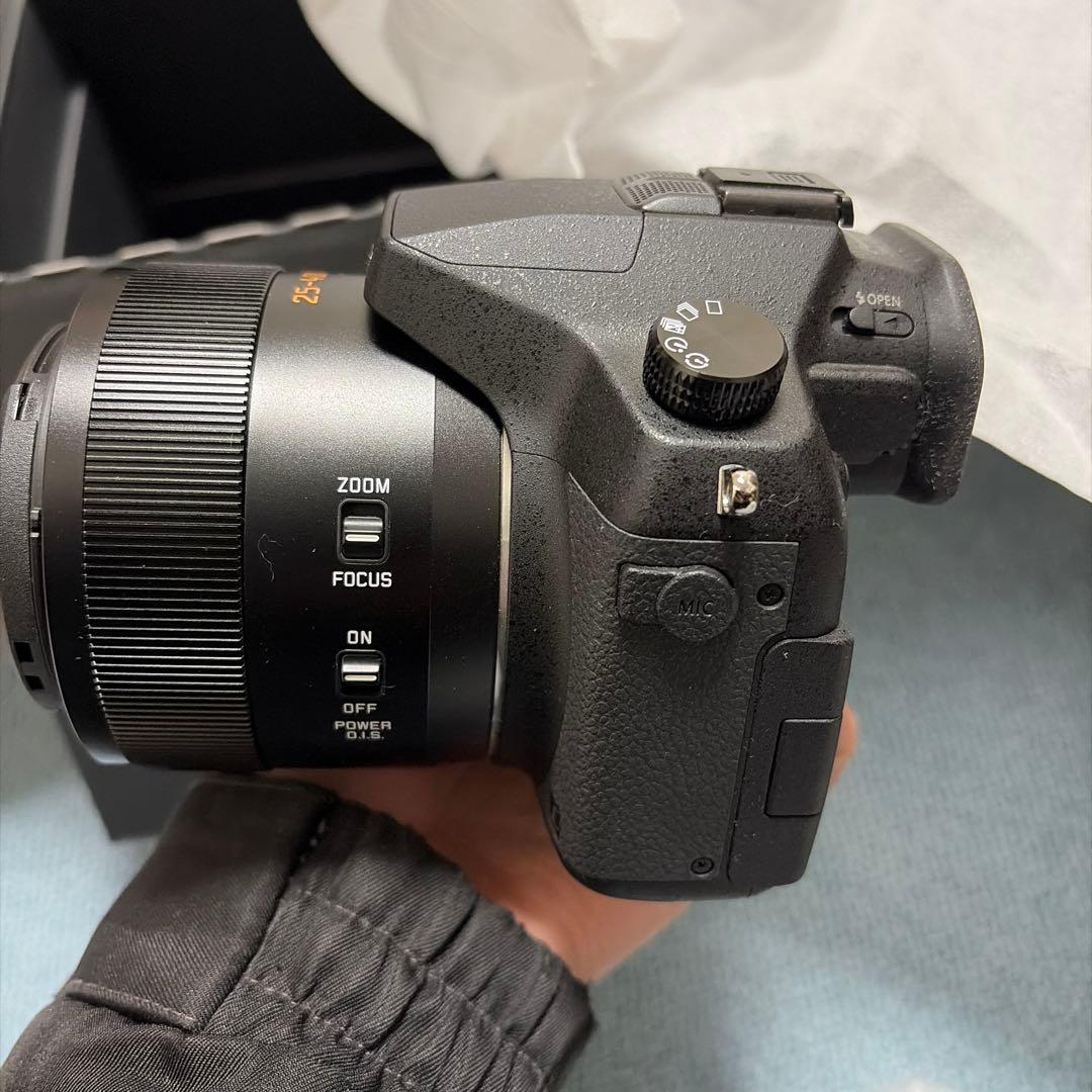 Panasonic LUMIX DMC-FZ1000 4Kカメラ