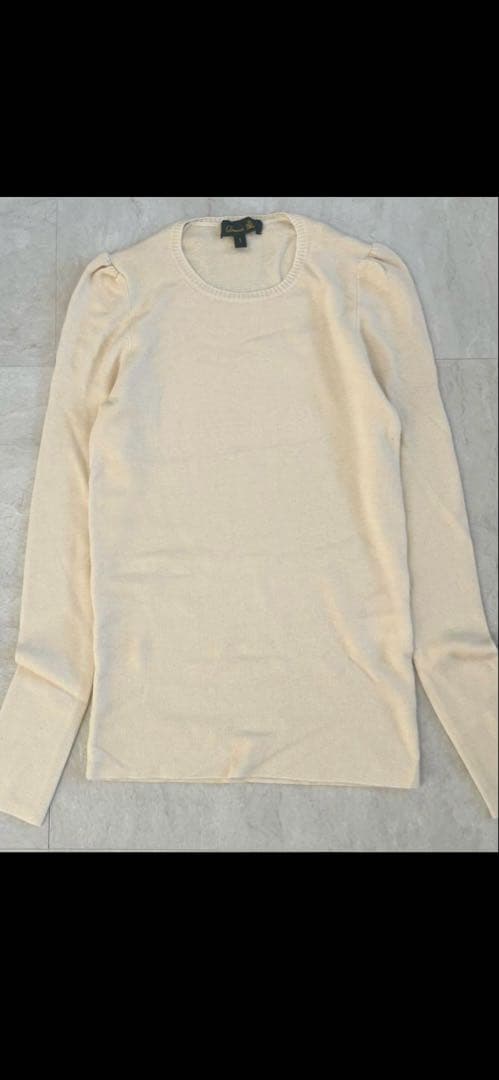 ドゥロワー　カシミヤの白いセーター