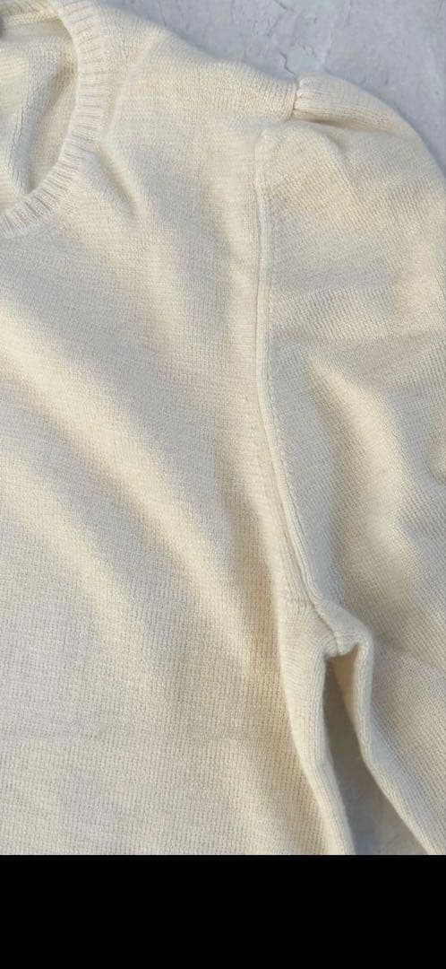 ドゥロワー　カシミヤの白いセーター