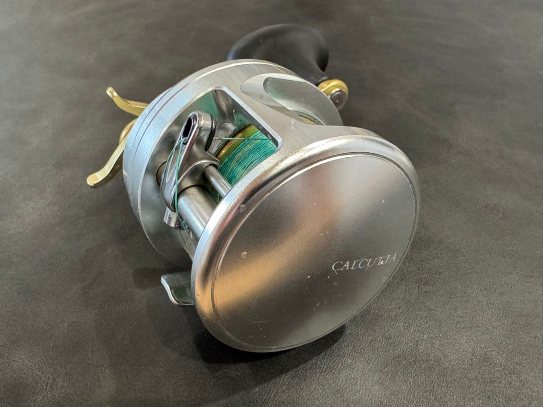 シマノ　カルカッタ800F CALCUTTA 右巻き　両軸リール　ベイト