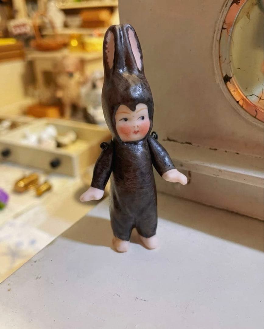 ドイツ　アンティーク　うさぎの着ぐるみ　ミニョネット　ビスクドール