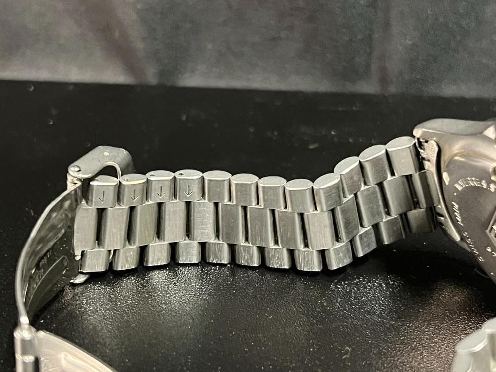 ◆TAG HEUER タグホイヤープロフェッショナルブラック 腕時計　08175