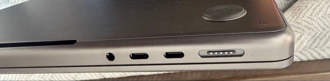 MacBook Pro 14インチ　M4 16G 512GB