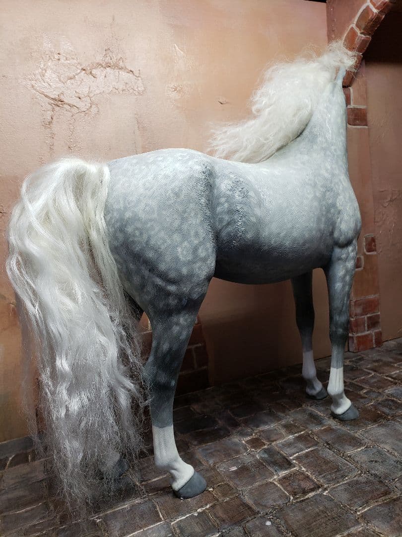 こ*ん様 馬フィギュア