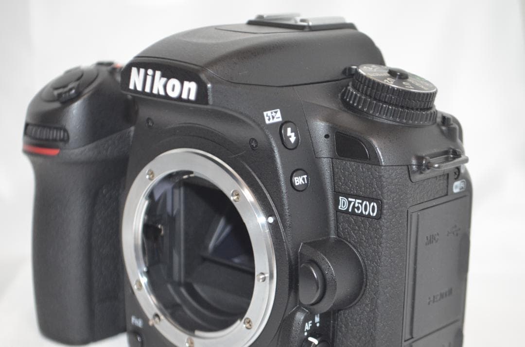滅多にないシャッター数6000回以下 Nikon D7500☆Wi-Fi搭載