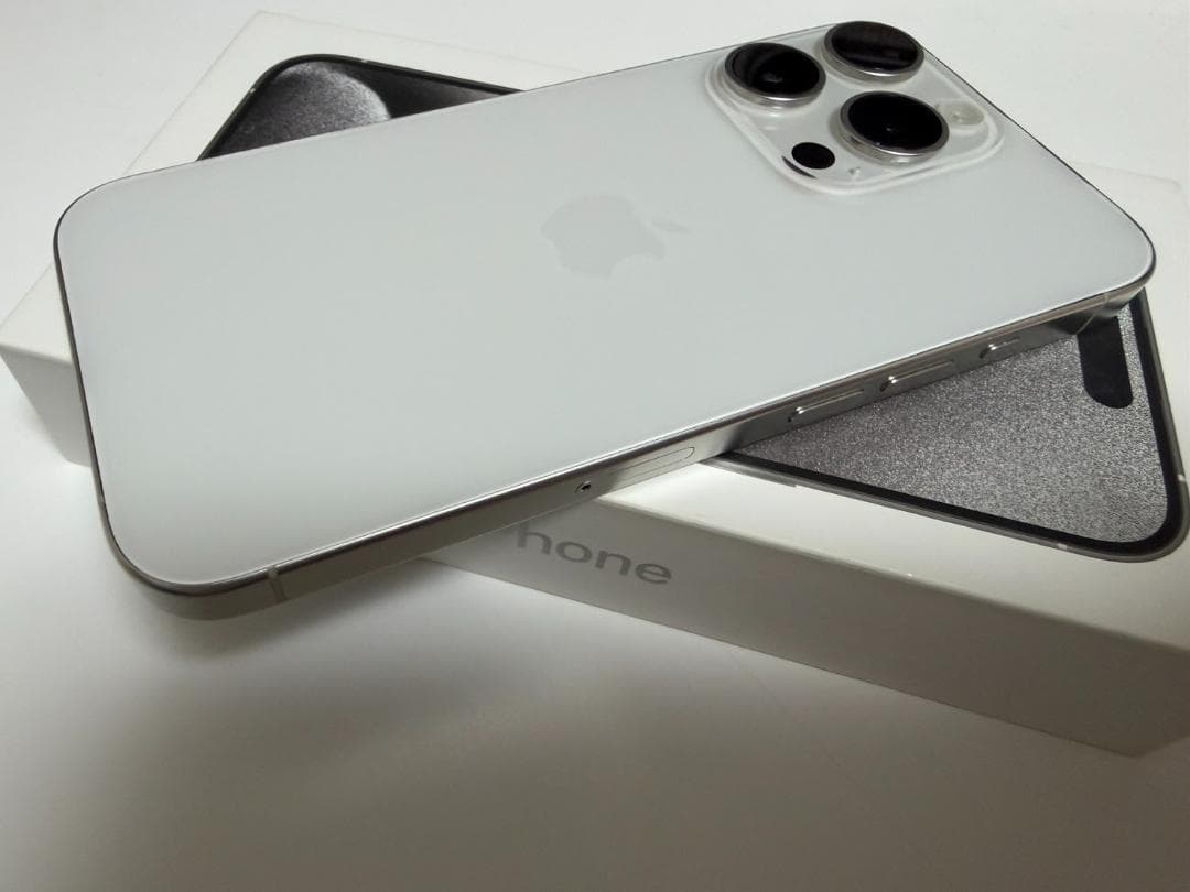 iPhone 15 Pro 256GB ホワイト SIMフリー バッテリー95%