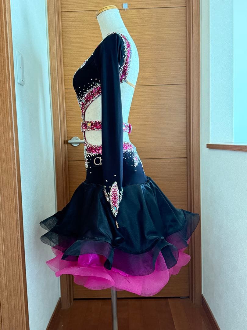 社交ダンス ラテンドレス ビーズ装飾 黒ピンク